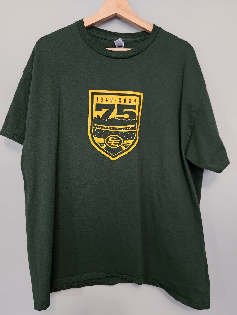 Edmonton Elks Gildan Tee with Yellow 75th Anniversary Shield Size XL